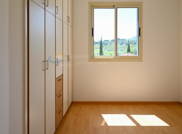 Image No.9-2 Bed Townhouse for sale