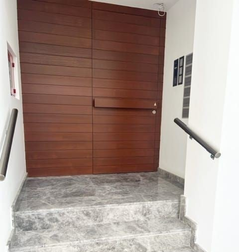 Image No.25-3 Bed Apartment for sale