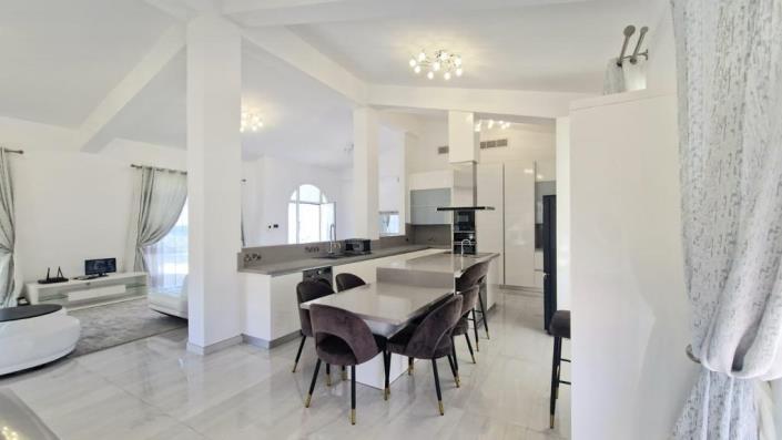 Image No.8-4 Bed Villa for sale