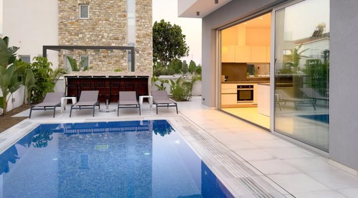 Image No.1-4 Bed House/Villa for sale