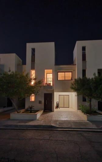 Image No.14-3 Bed Townhouse for sale