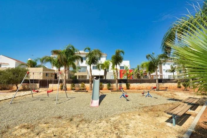 Image No.14-2 Bed Townhouse for sale