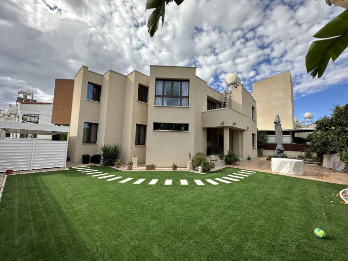 Image No.1-4 Bed House/Villa for sale