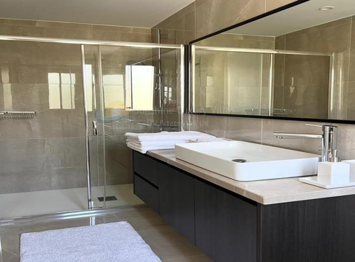 Image No.40-3 Bed Villa for sale