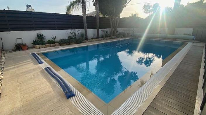 Image No.2-4 Bed Villa for sale