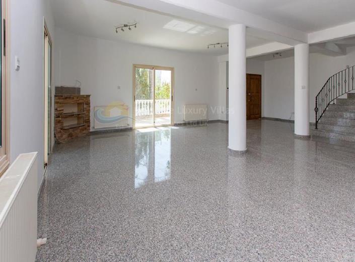 Image No.3-8 Bed Commercial for sale