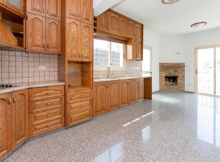 Image No.4-8 Bed Commercial for sale