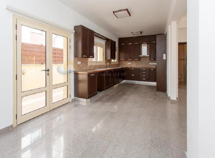 Image No.10-8 Bed Commercial for sale