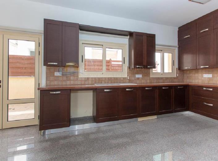 Image No.11-8 Bed Commercial for sale