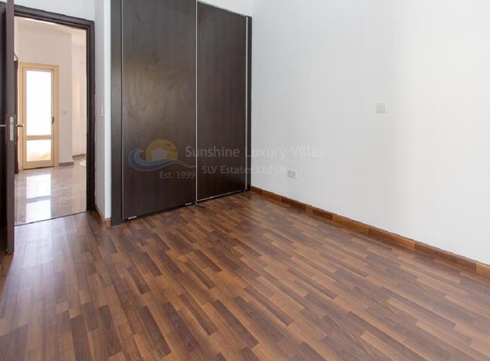 Image No.12-8 Bed Commercial for sale