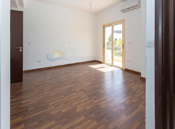 Image No.15-8 Bed Commercial for sale