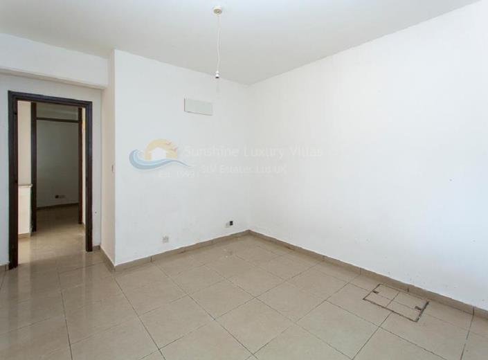 Image No.20-8 Bed Commercial for sale