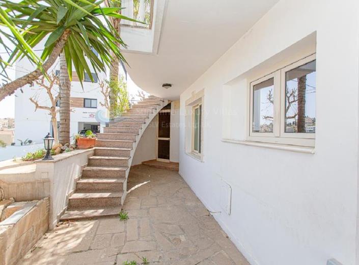 Image No.21-8 Bed Commercial for sale