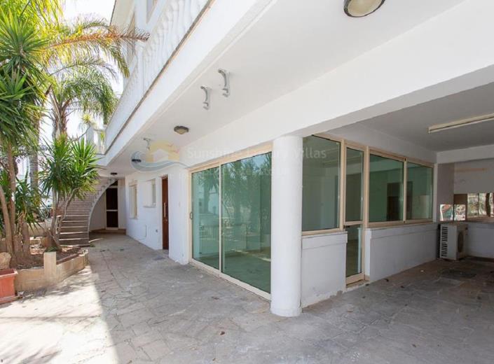 Image No.22-8 Bed Commercial for sale