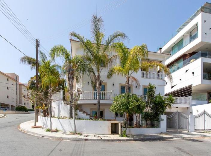 Image No.23-8 Bed Commercial for sale