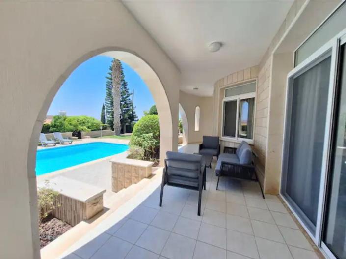 Image No.3-4 Bed Villa for sale