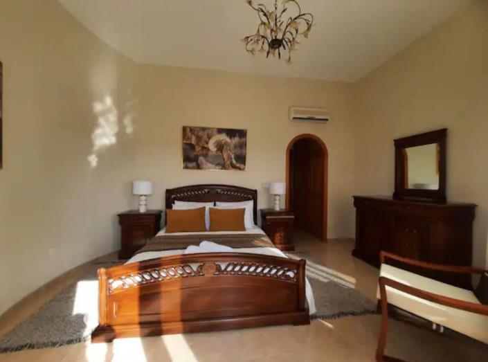 Image No.12-4 Bed Villa for sale