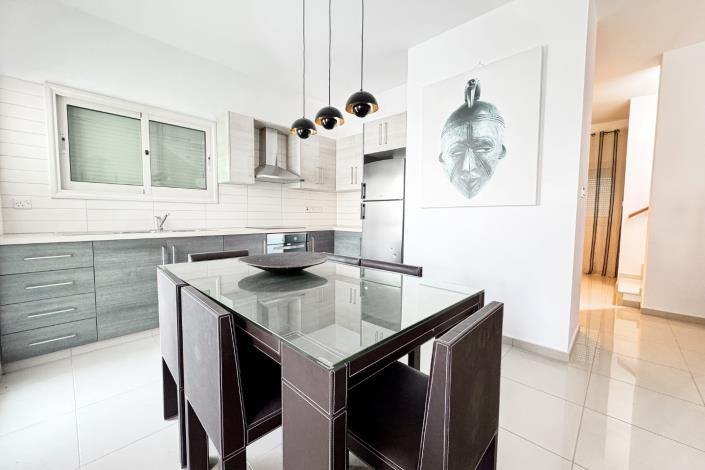 Image No.8-2 Bed Townhouse for sale