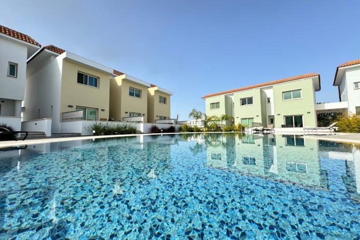 Image No.25-2 Bed Townhouse for sale