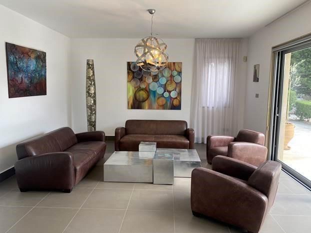 Image No.3-5 Bed Villa for sale