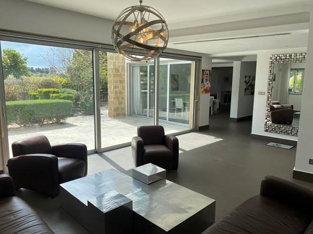 Image No.2-5 Bed Villa for sale