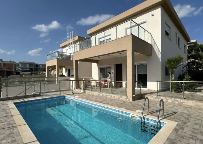 Image No.1-4 Bed Villa for sale