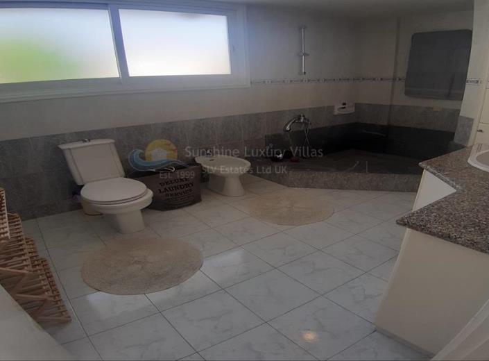 Image No.18-4 Bed Villa for sale