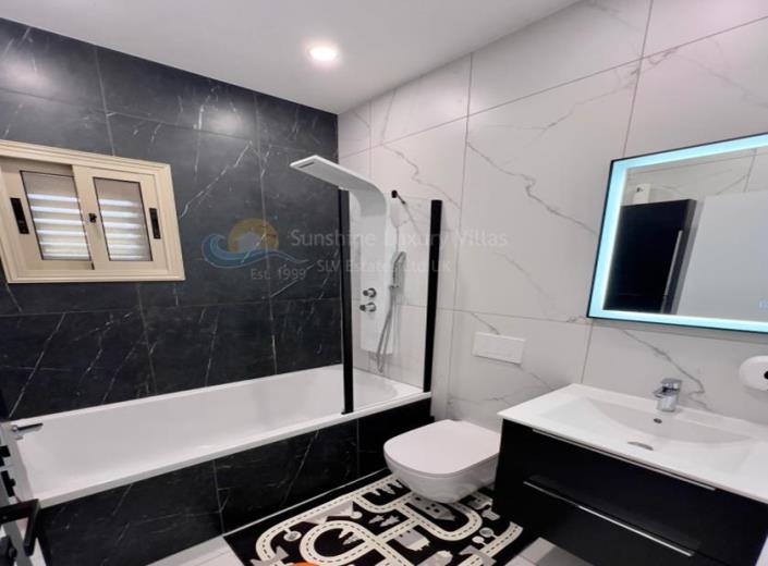 Image No.15-3 Bed Villa for sale