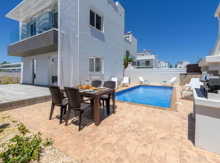 Image No.1-3 Bed Villa for sale