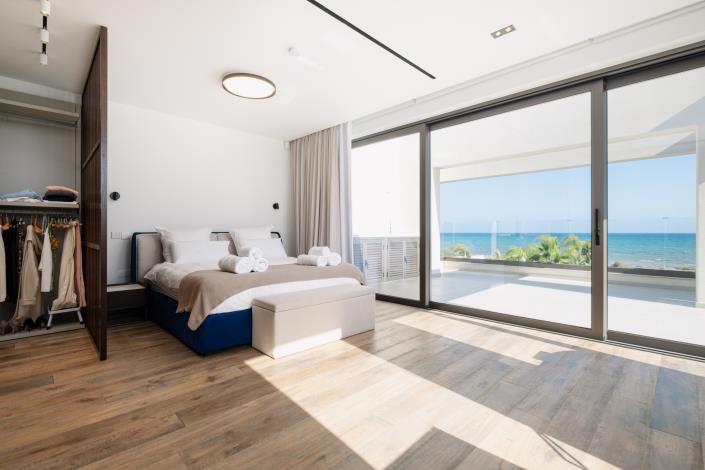 Image No.2-4 Bed Villa for sale