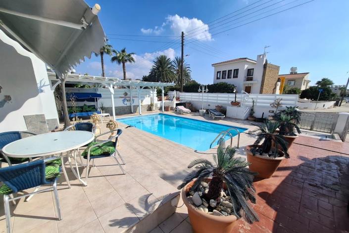 Image No.1-2 Bed Villa for sale