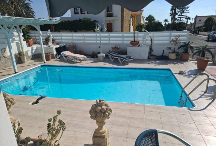 Image No.3-2 Bed Villa for sale