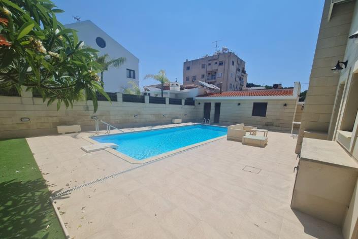 Image No.2-5 Bed Villa for sale