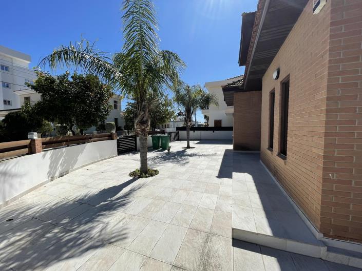 Image No.1-3 Bed Villa for sale