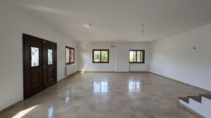 Image No.10-3 Bed Villa for sale