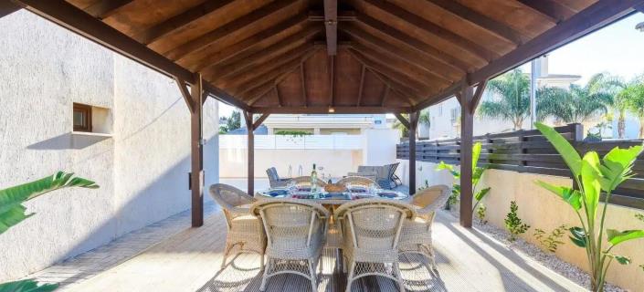 Image No.2-4 Bed Villa for sale