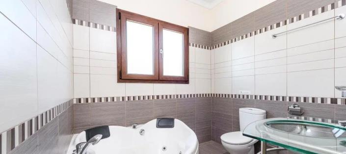 Image No.9-4 Bed Villa for sale