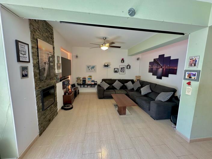 Image No.11-3 Bed Townhouse for sale