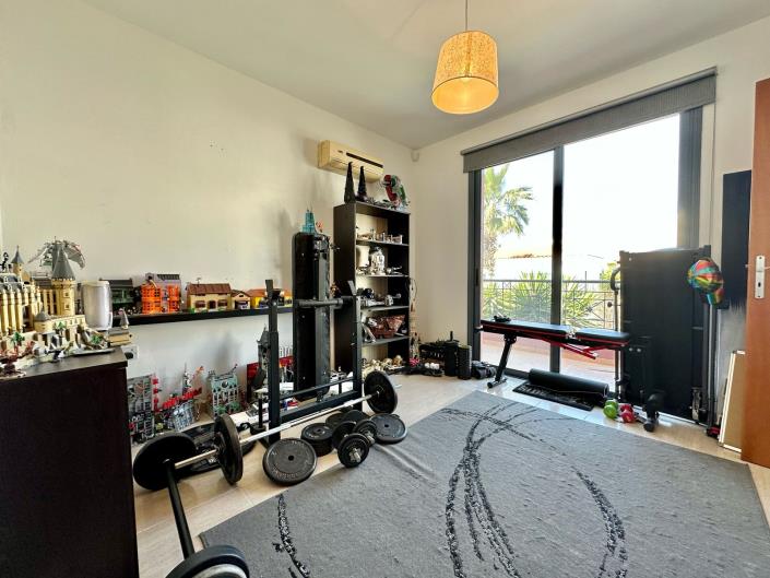 Image No.15-3 Bed Townhouse for sale