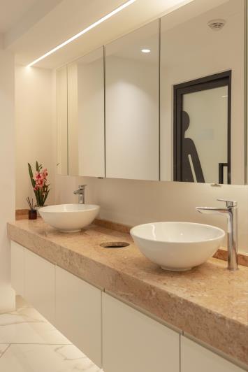 Image No.17-4 Bed Commercial for sale