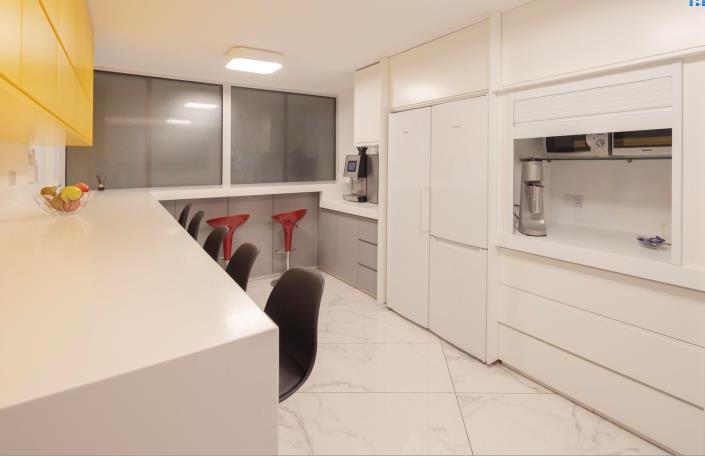 Image No.18-4 Bed Commercial for sale