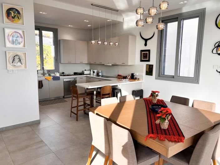 Image No.8-7 Bed Villa for sale