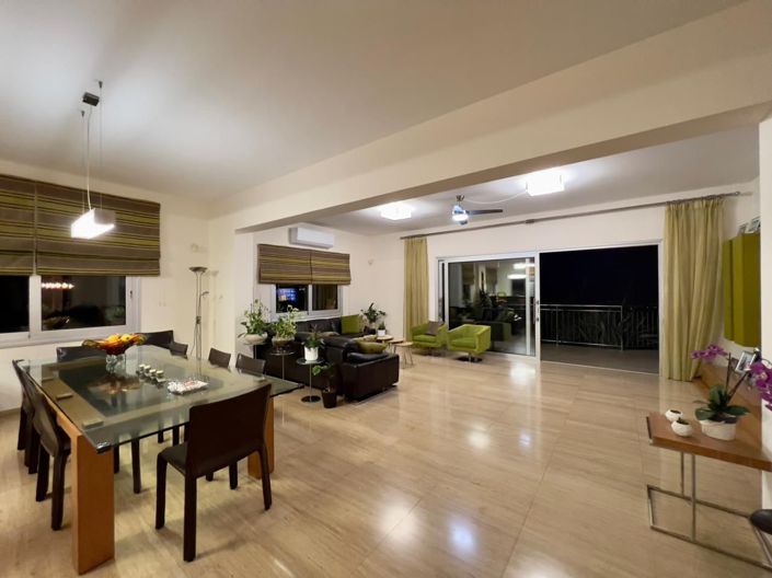 Image No.10-7 Bed Villa for sale