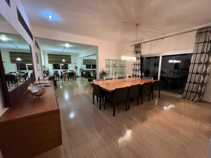 Image No.12-7 Bed Villa for sale