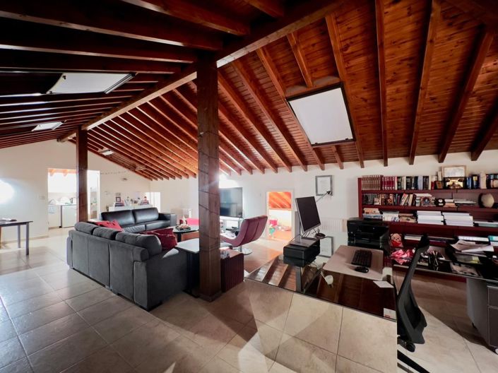 Image No.20-7 Bed Villa for sale