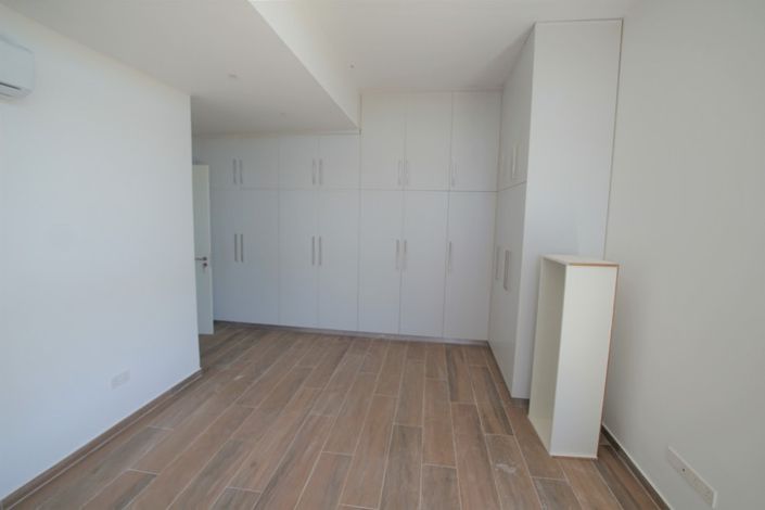 Image No.8-3 Bed Villa for sale