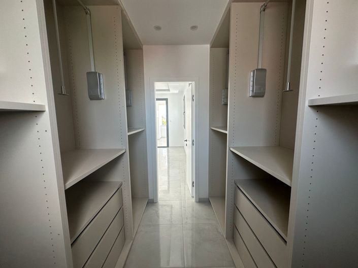 Image No.9-4 Bed Villa for sale