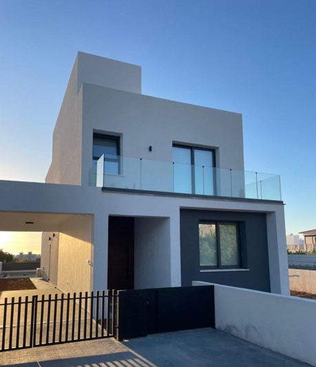 Image No.2-4 Bed Villa for sale