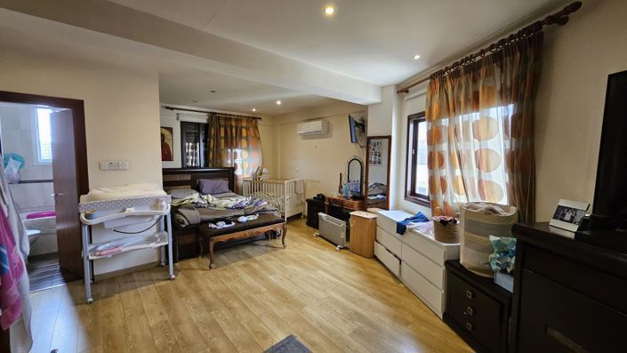 Image No.6-3 Bed Property for sale