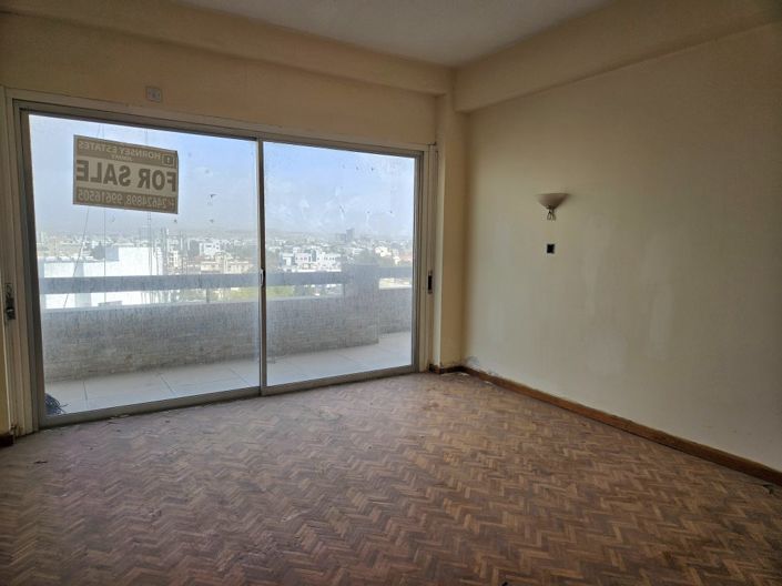 Image No.10-3 Bed Property for sale